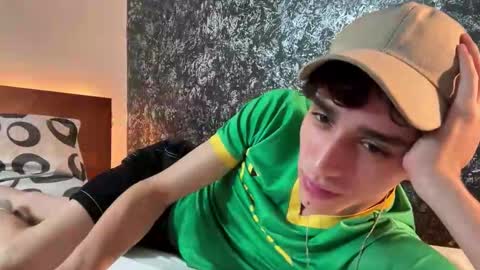 Snapshot of azulyfucsia chatting on 10-13-25, 06:24 nice boy online show from 10-13-25, 06:24