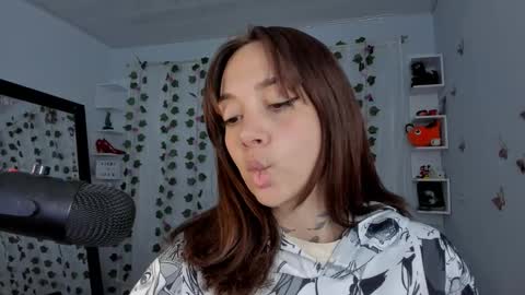 Snapshot of azumi_saan chatting on 12-19-25, 02:40 azumi saan online show from 12-19-25, 02:40