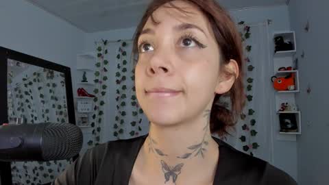 Snapshot of azumi_saan chatting on 12-20-25, 02:40 azumi saan online show from 12-20-25, 02:40