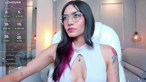 Snapshot of azurakindong chatting on 11-20-25, 08:52 Azura online show from 11-20-25, 08:52