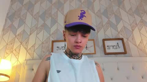 Anny online show from 04-17-26, 04:04