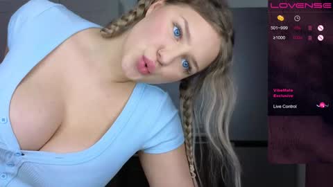 Snapshot of b_e_l_l_a__t_r_i_x chatting on 12-02-24, 09:50 Bella Wooowww online show from 12-02-24, 09:50