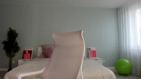 Snapshot of bab_boom chatting on 09-09-25, 12:43 Monica online show from 09-09-25, 12:43