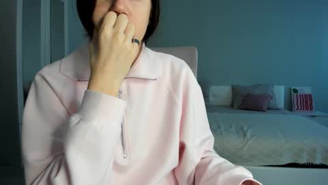 Snapshot of bab_boom chatting on 09-17-25, 12:34 Monica online show from 09-17-25, 12:34