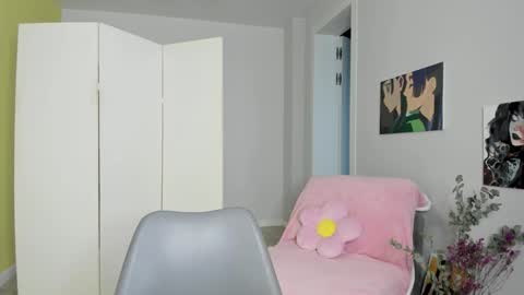 Snapshot of bab_boom chatting on 09-25-25, 12:58 Monica online show from 09-25-25, 12:58