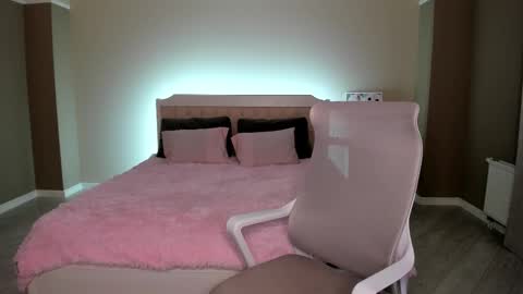 Snapshot of bab_boom chatting on 10-10-25, 12:53 Monica online show from 10-10-25, 12:53