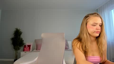 Snapshot of bab_boom chatting on 10-18-25, 12:57 Monica online show from 10-18-25, 12:57