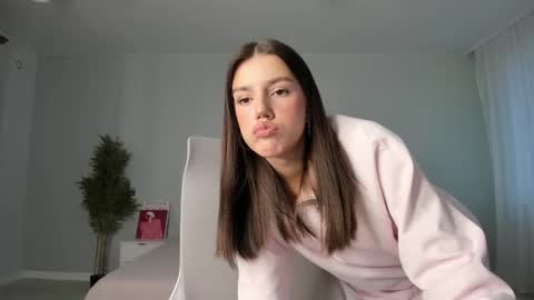 Snapshot of bab_boom chatting on 10-24-25, 12:52 Monica online show from 10-24-25, 12:52