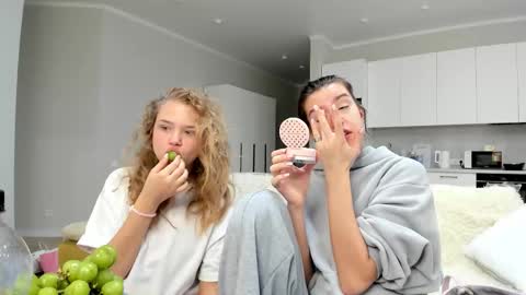 Snapshot of bab_boom chatting on 10-25-25, 01:02 Monica online show from 10-25-25, 01:02