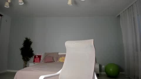 Snapshot of bab_boom chatting on 11-13-25, 01:04 Monica online show from 11-13-25, 01:04