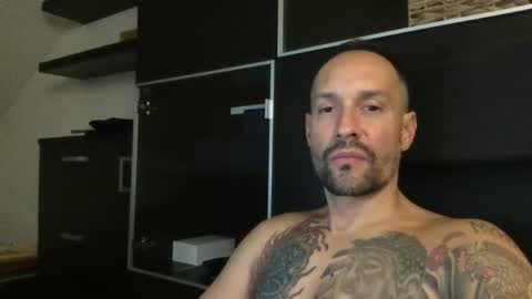 Snapshot of babakeror chatting on 10-11-25, 11:47 BKR online show from 10-11-25, 11:47