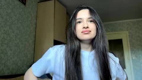 Snapshot of babarashreck chatting on 05-15-26, 10:11 Caroline online show from 05-15-26, 10:11