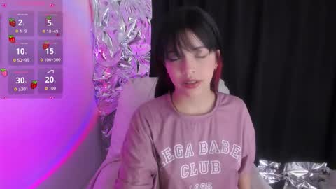 Queen B online show from 09-21-25, 05:25