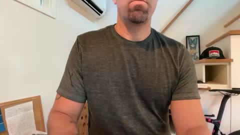 Snapshot of babeheater chatting on 12-21-25, 08:27 babeheater online show from 12-21-25, 08:27