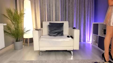 Lisa online show from 09-18-25, 04:03