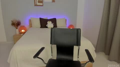 itzell  online show from 04-25-26, 11:57