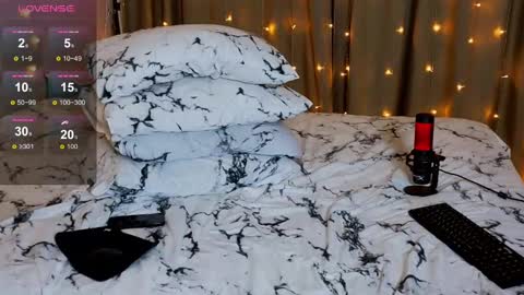 Lina online show from 12-22-24, 08:03