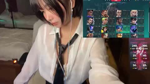 Snapshot of babiej_ chatting on 10-22-25, 06:40 Jialyn online show from 10-22-25, 06:40