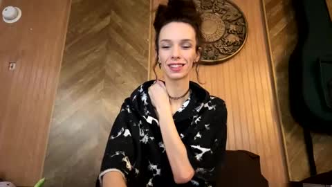 Fern Browning online show from 03-10-25, 05:50