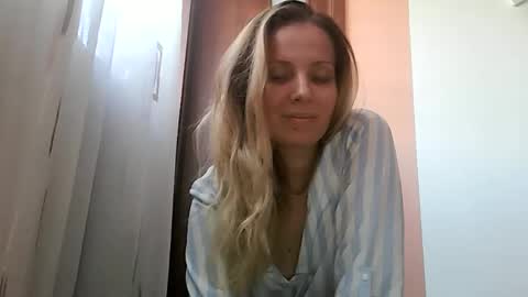Baby Blonde online show from 10-31-25, 01:23