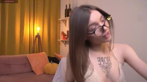 Cristy online show from 10-21-25, 02:18