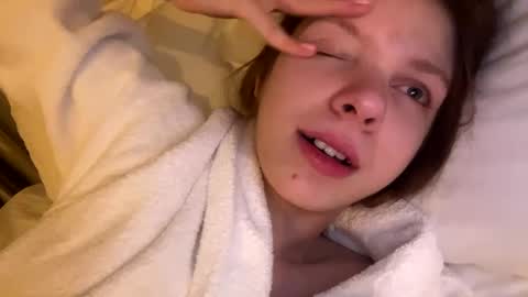 Evalena maybe just Eva online show from 02-10-25, 06:24