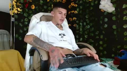 Snapshot of baby_gio chatting on 12-16-24, 03:51 OF GxoXabs online show from 12-16-24, 03:51