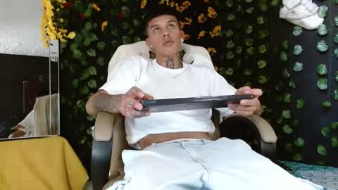 Snapshot of baby_gio chatting on 12-17-24, 03:39 OF GxoXabs online show from 12-17-24, 03:39