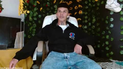 Snapshot of baby_gio chatting on 12-19-24, 09:17 OF GxoXabs online show from 12-19-24, 09:17