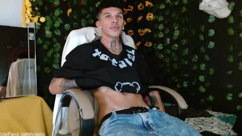 Snapshot of baby_gio chatting on 12-20-24, 12:19 OF GxoXabs online show from 12-20-24, 12:19