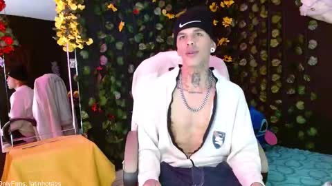 Snapshot of baby_gio chatting on 12-24-24, 01:28 OF GxoXabs online show from 12-24-24, 01:28