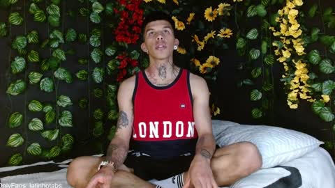 Snapshot of baby_gio chatting on 01-14-25, 06:28 OF GxoXabs online show from 01-14-25, 06:28