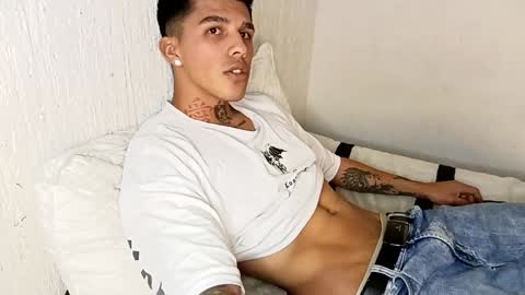 Snapshot of baby_gio chatting on 02-26-25, 01:00 OF GxoXabs online show from 02-26-25, 01:00