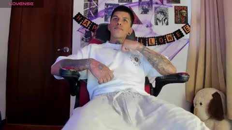 Snapshot of baby_gio chatting on 10-19-25, 05:24 OF GxoXabs online show from 10-19-25, 05:24