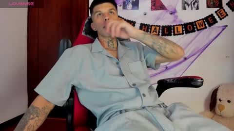 Snapshot of baby_gio chatting on 10-21-25, 02:34 OF GxoXabs online show from 10-21-25, 02:34