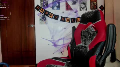 Snapshot of baby_gio chatting on 10-22-25, 12:00 OF GxoXabs online show from 10-22-25, 12:00