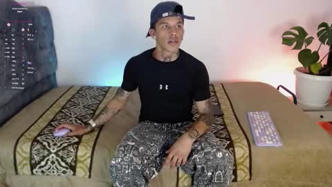 Snapshot of baby_gio chatting on 11-04-25, 09:03 OF GxoXabs online show from 11-04-25, 09:03