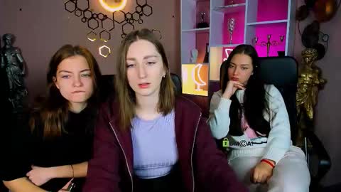 Snapshot of baby_hotte chatting on 12-22-25, 07:05 baby online show from 12-22-25, 07:05