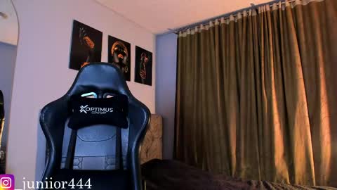 Junior       Independent Model online show from 04-19-26, 02:55