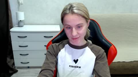 baby_kitte online show from 10-20-25, 12:49