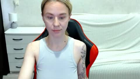 baby_kitte online show from 10-26-25, 05:13