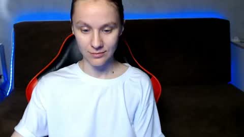 Snapshot of baby_kitte chatting on 06-19-26, 02:10 baby_kitte online show from 06-19-26, 02:10
