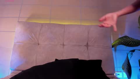 Snapshot of baby_moo chatting on 10-10-25, 06:01 Moon online show from 10-10-25, 06:01