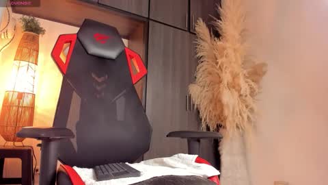 Snapshot of baby_smith chatting on 11-11-25, 04:23 FOLLOW ME online show from 11-11-25, 04:23