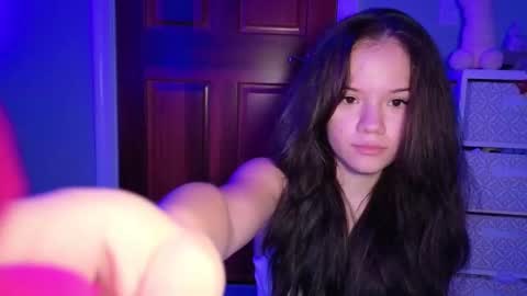 Snapshot of babyaves chatting on 10-10-25, 06:23 babyaves online show from 10-10-25, 06:23