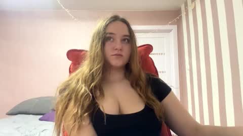 Snapshot of babyblissxx chatting on 01-05-26, 11:52 Katerina online show from 01-05-26, 11:52