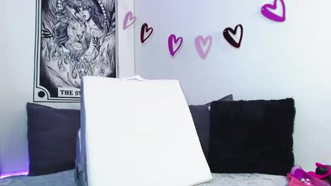 Snapshot of babycat4_ chatting on 02-22-25, 01:55 MARIA online show from 02-22-25, 01:55