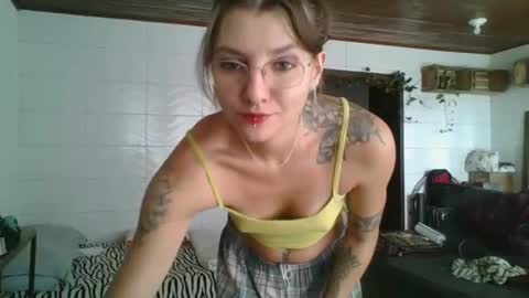 Snapshot of babydemon6 chatting on 05-04-26, 02:46 babydemon6 online show from 05-04-26, 02:46