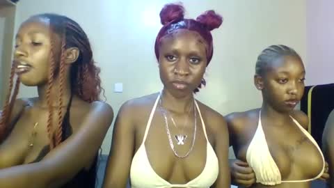 Snapshot of babydoll_230 chatting on 06-10-26, 04:01 Babydoll 230 online show from 06-10-26, 04:01