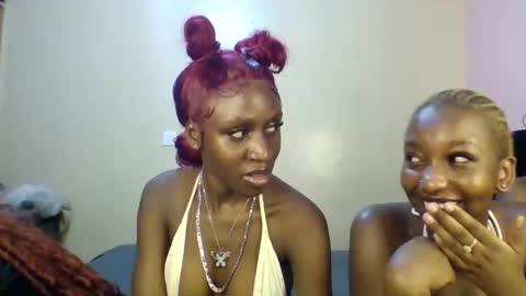 Snapshot of babydoll_230 chatting on 06-10-26, 04:06 Babydoll 230 online show from 06-10-26, 04:06